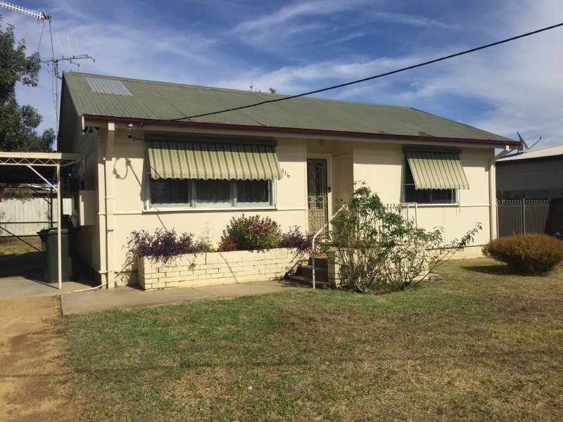 316 Sloane Street, DENILIQUIN NSW 2710