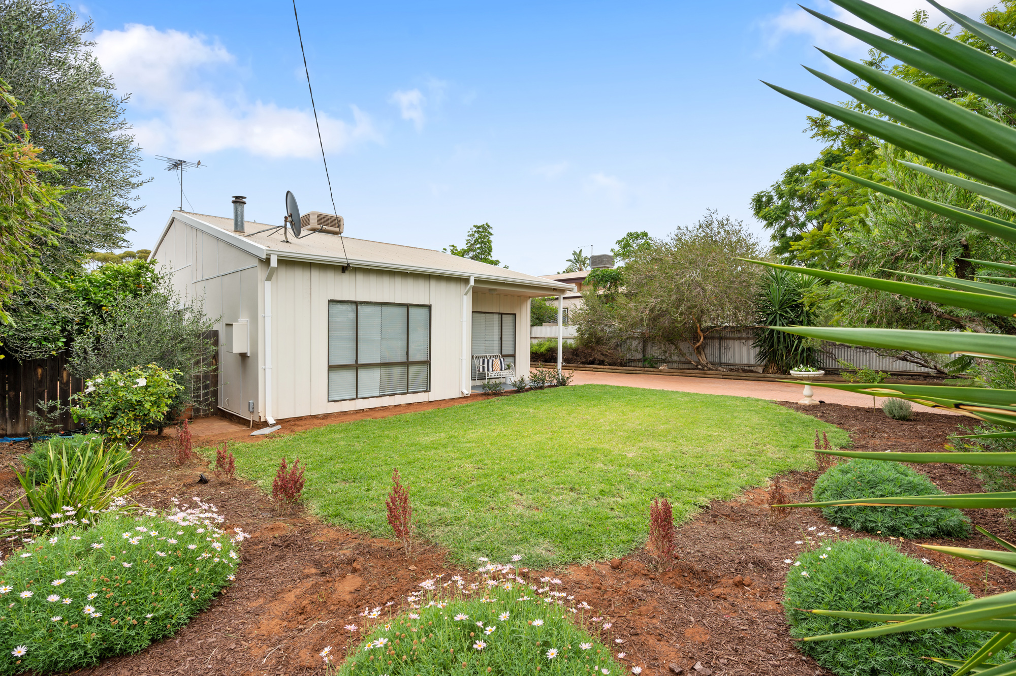 8 Addis Street, LAMINGTON WA 6430