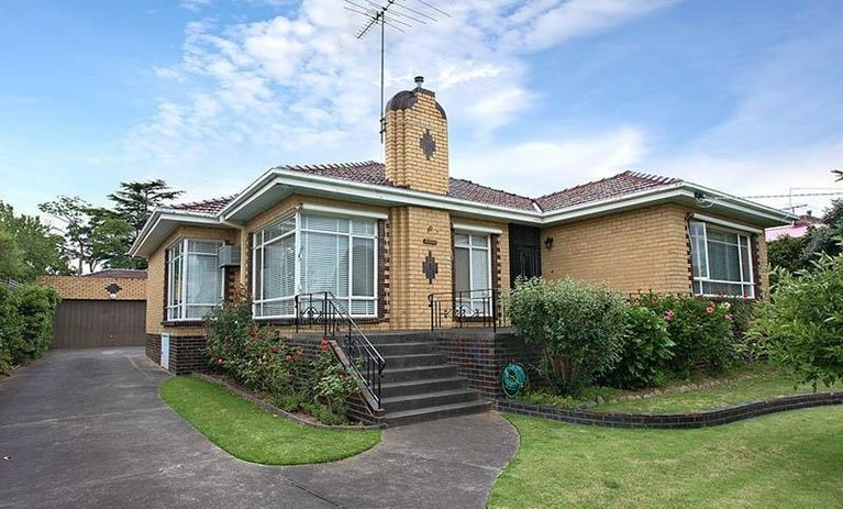 10 Cheviot Road, MOUNT WAVERLEY VIC 3149