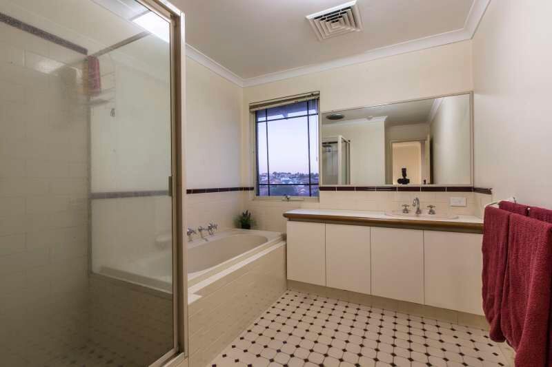 2 Hermite Rise Sorrento WA 6020