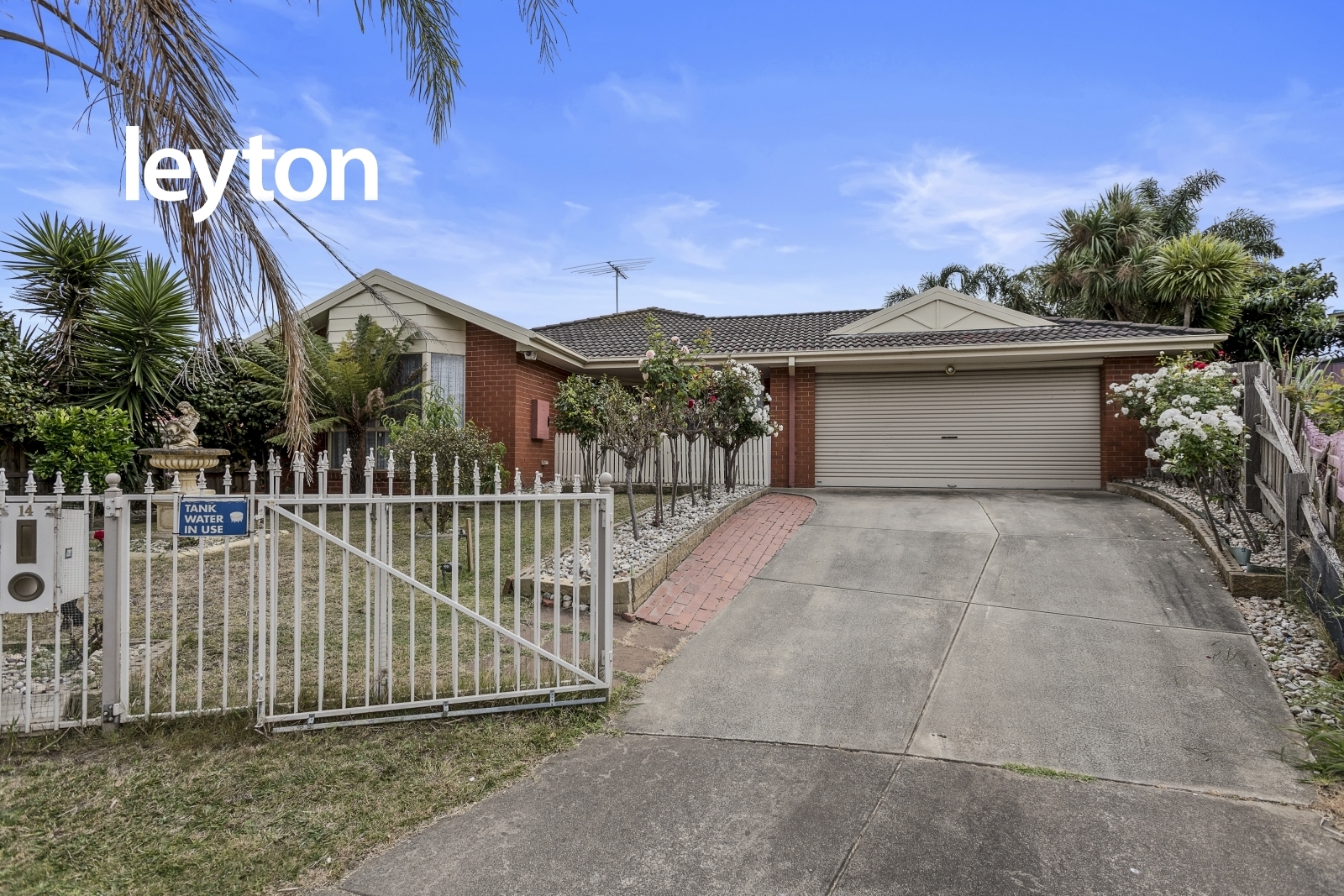 14 Manatoka Crescent, HAMPTON PARK VIC 3976