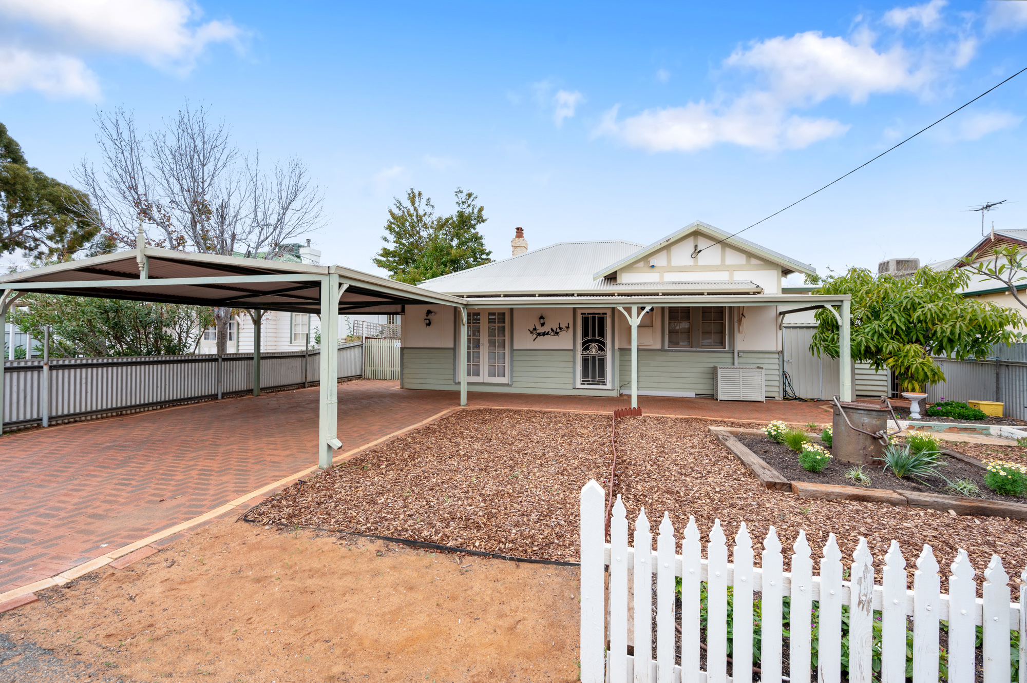 63 Lyall St, LAMINGTON WA 6430