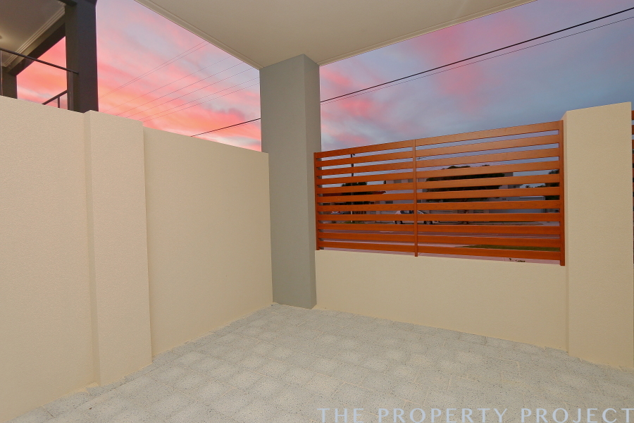 4 190 Ravenswood Drive Nollamara WA 6061