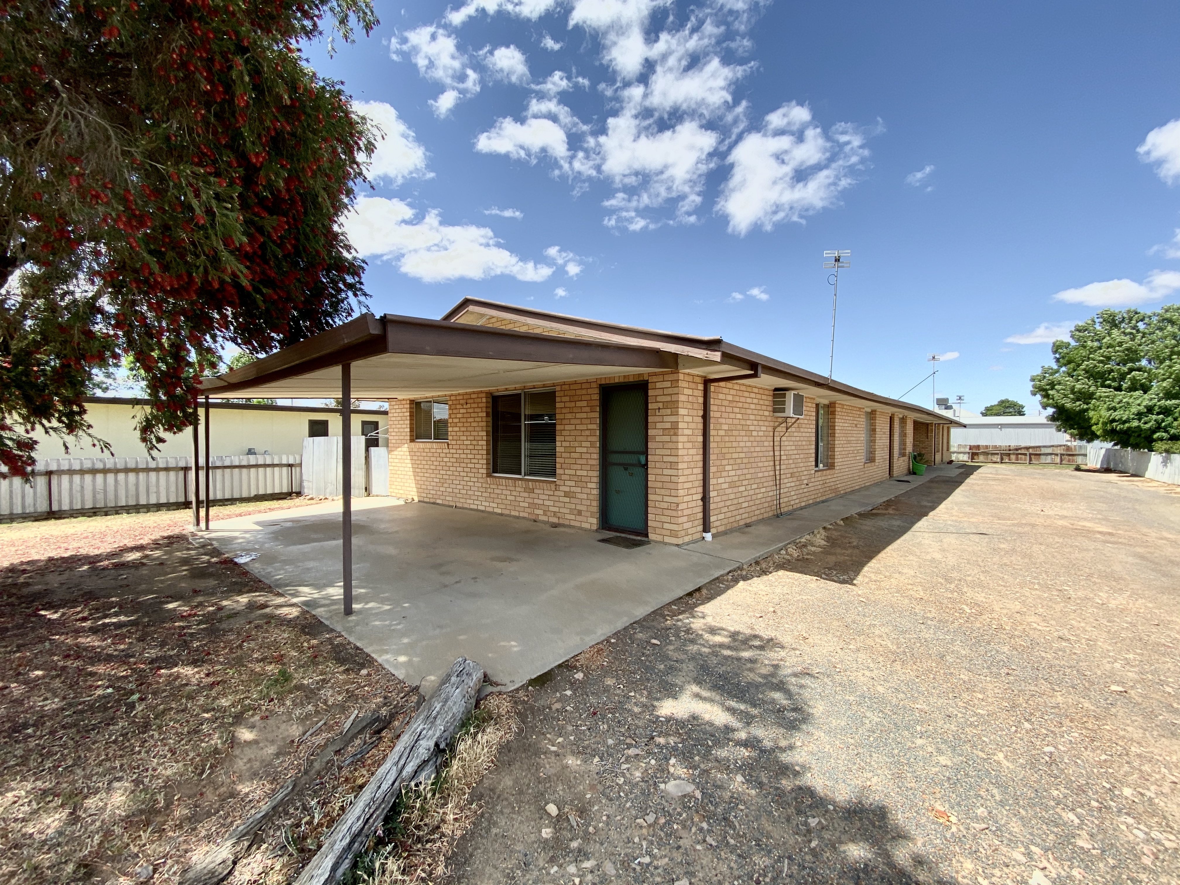 1 / 225 MAIDEN LANE, HAY NSW 2711