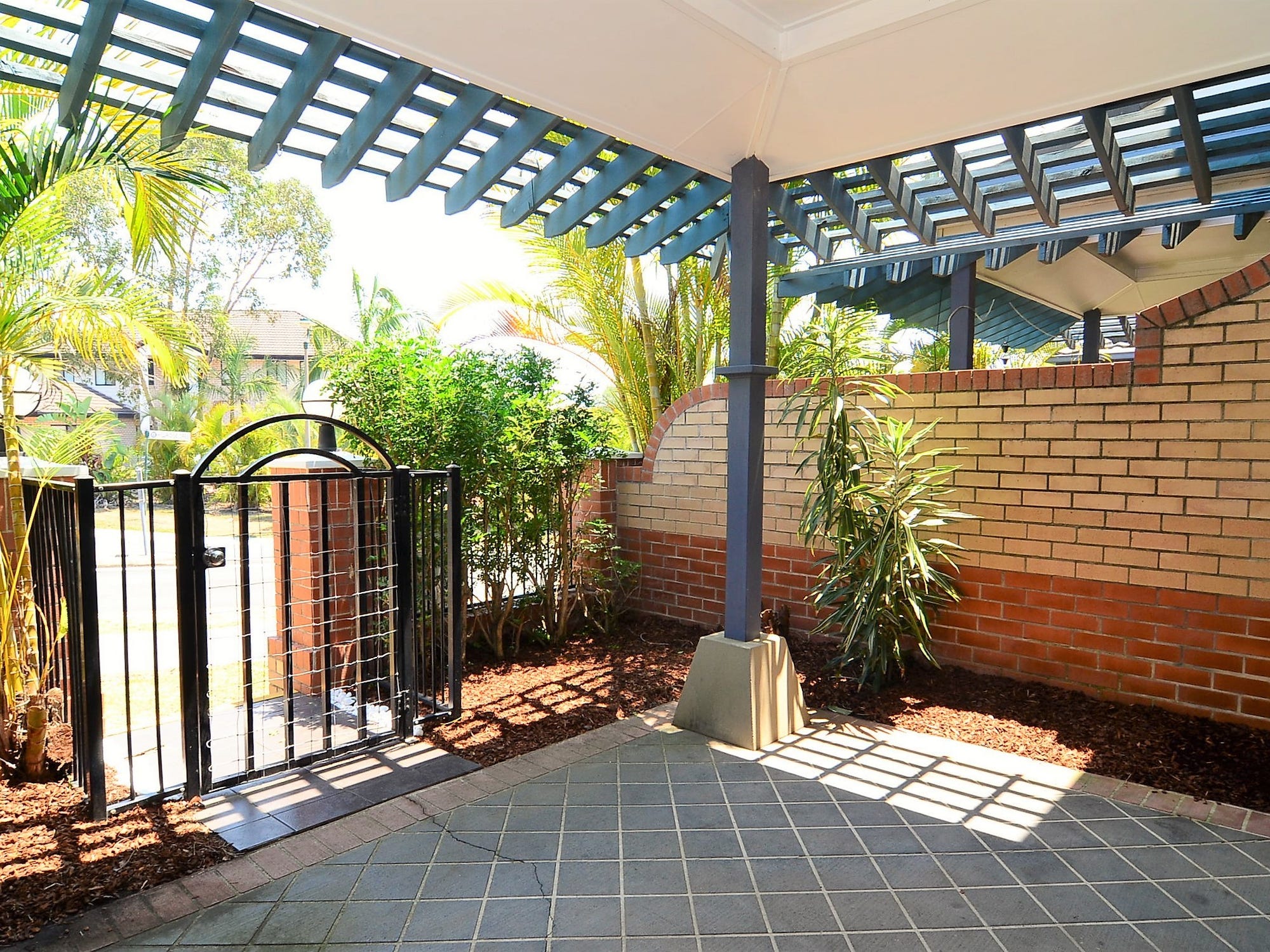 4 / 1 Hillridge Crescent, VARSITY LAKES QLD 4227
