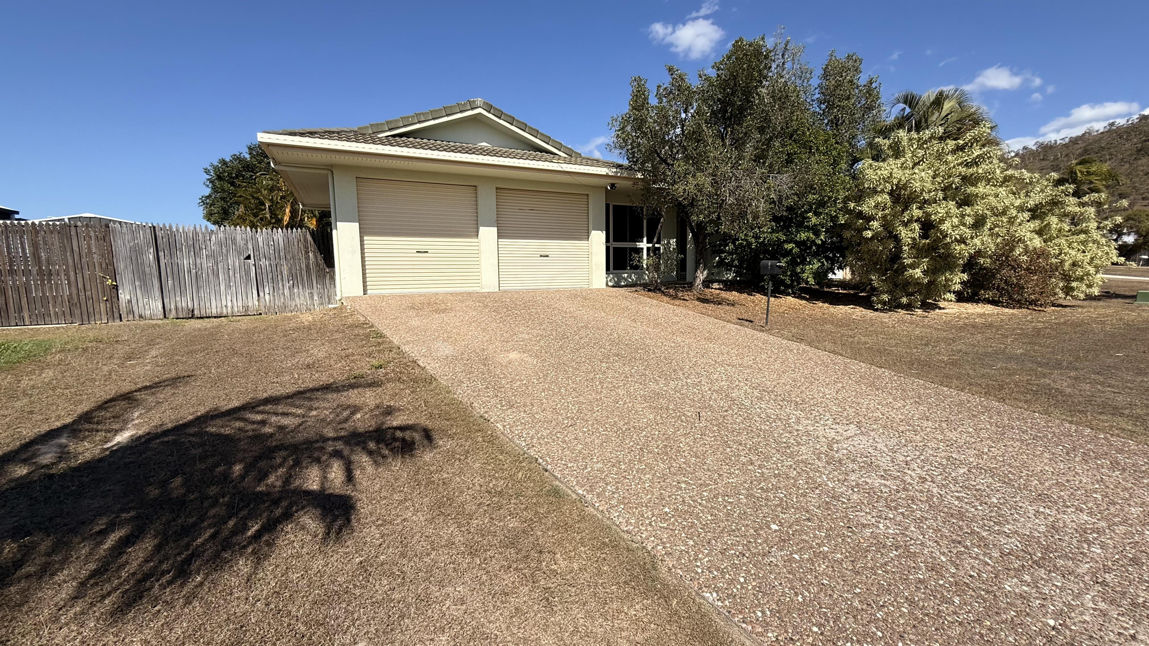 4 Saint Helens Drive, MOUNT LOUISA QLD 4814