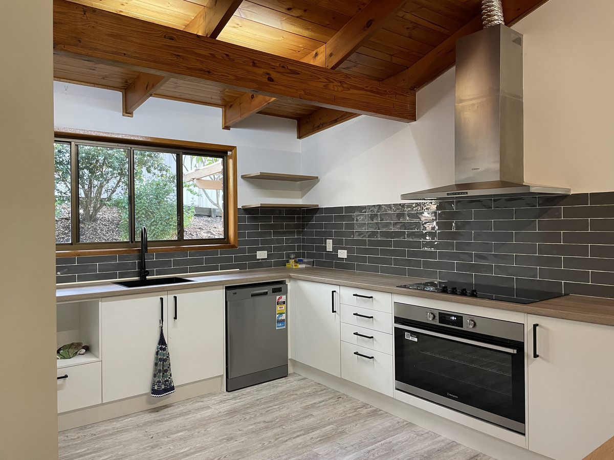 11 Woodland Crescent, WITHCOTT QLD 4352