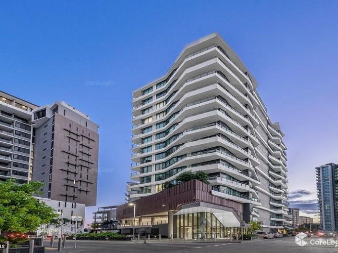 806 / 37B Harbour Road, HAMILTON QLD 4007