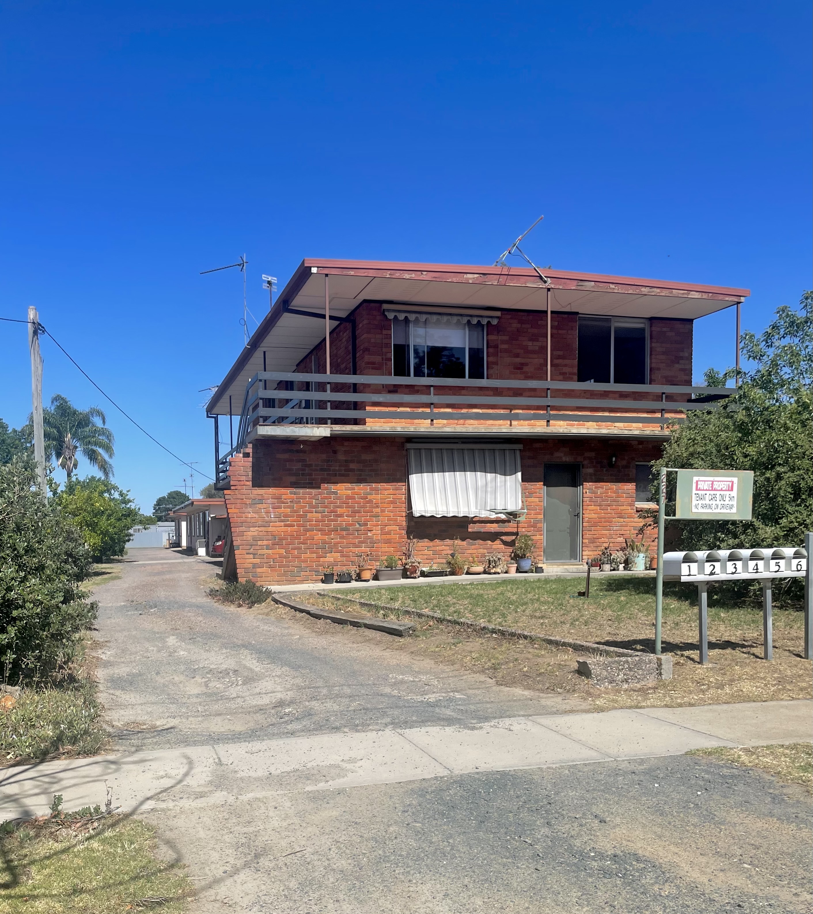 5 / 227 Edward Street, HAY NSW 2711