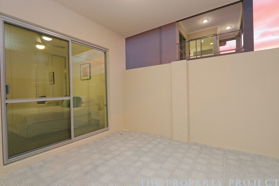 4 190 Ravenswood Drive Nollamara WA 6061