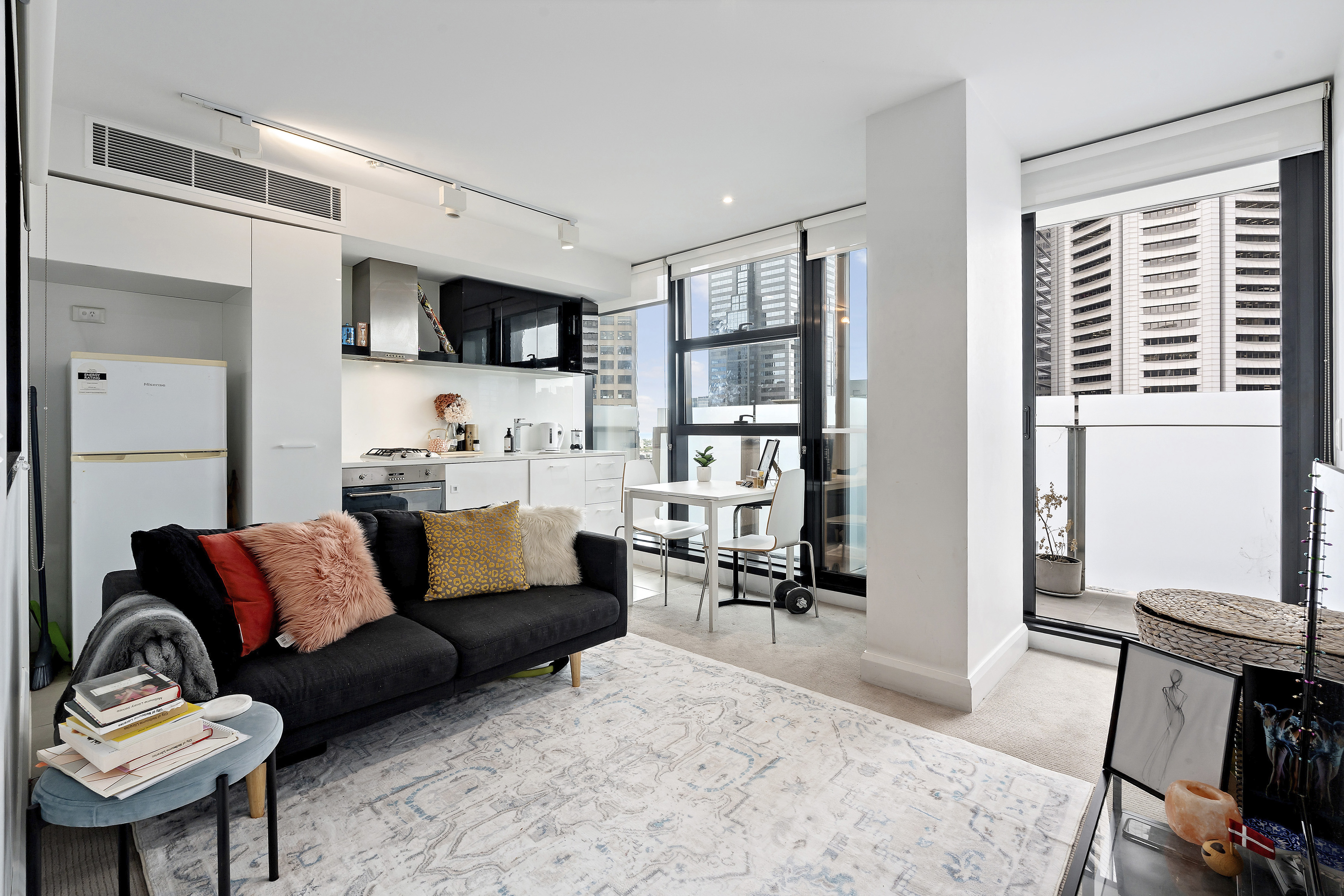 Residence Of Contemporary Elegance ! — photo 1 of 14