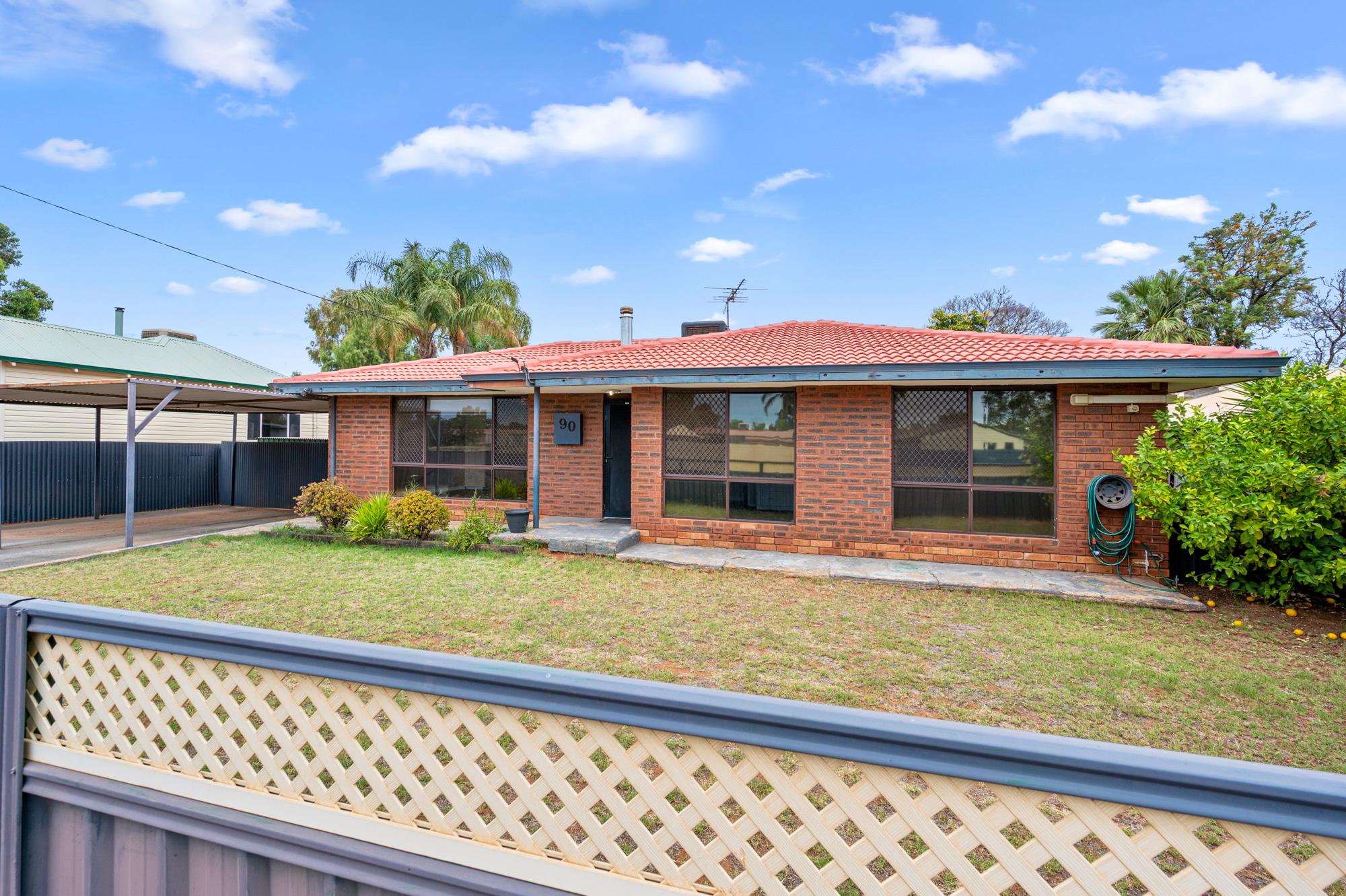 90 North Terrace, VICTORY HEIGHTS WA 6432