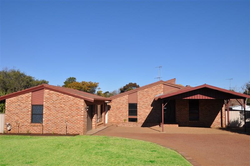 5 Elm  Place, FORBES NSW 2871