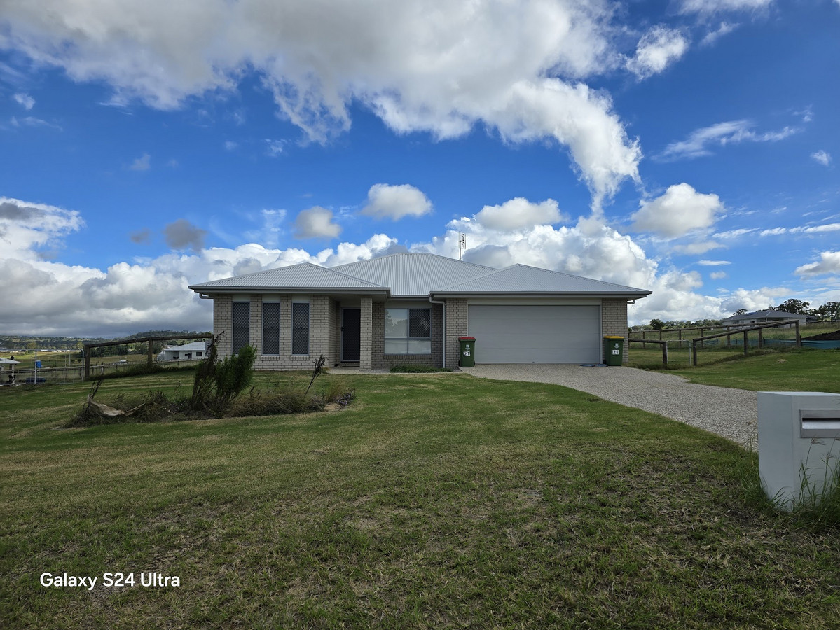 21 Aquila, MERINGANDAN WEST QLD 4352
