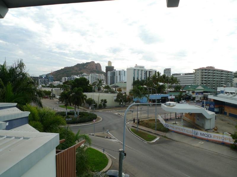 13 / 33-35 McIllwraith Street, SOUTH TOWNSVILLE QLD 4810