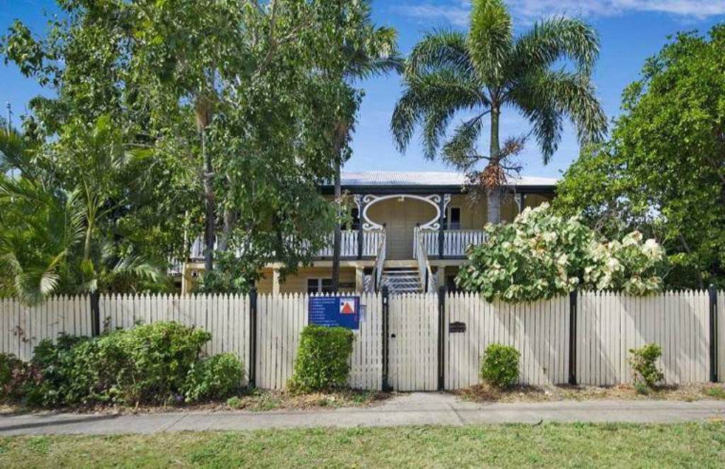 1 Tenth Avenue, RAILWAY ESTATE QLD 4810