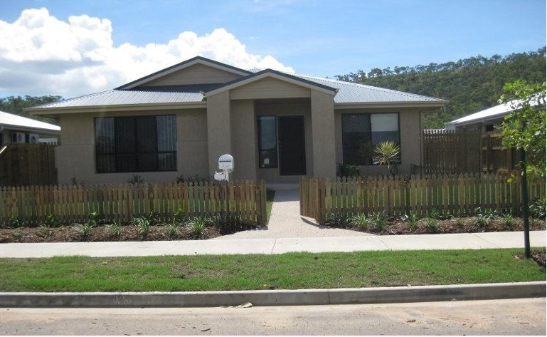 55 Graham Ave, MOUNT LOUISA QLD 4814