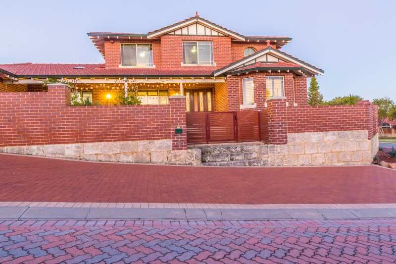 2 Hermite Rise Sorrento WA 6020