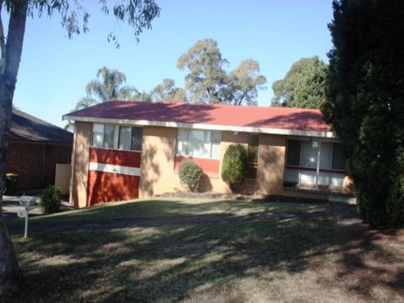 15 Arisaig Pl, ST ANDREWS NSW 2566