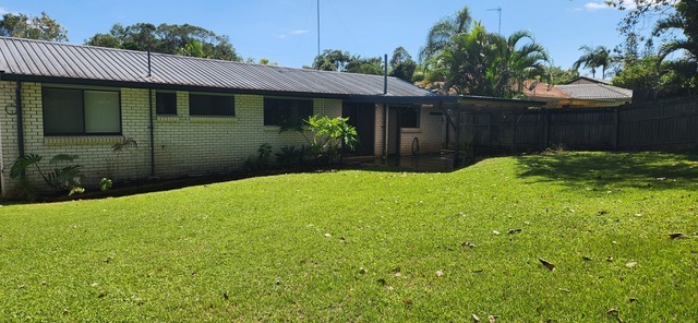 24 Lowanna Drive, ASHMORE QLD 4214