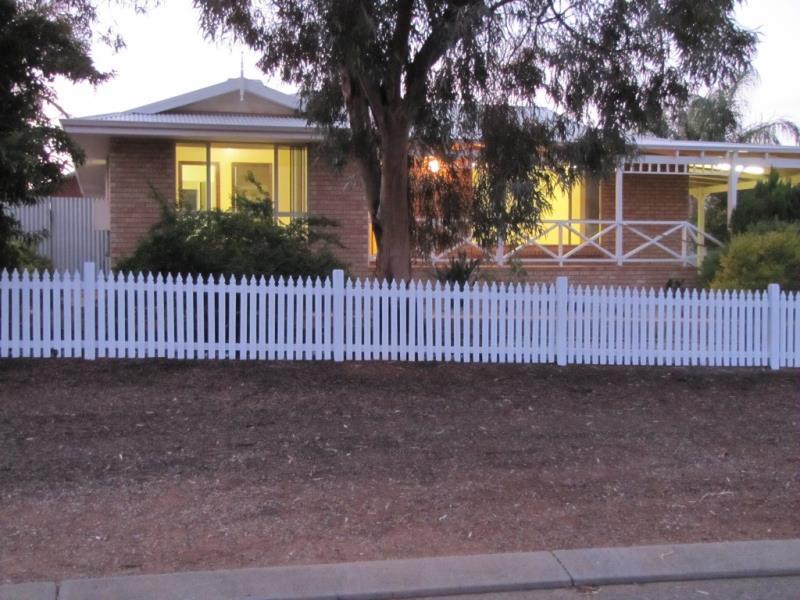 7 Paddington Drive, HANNANS WA 6430