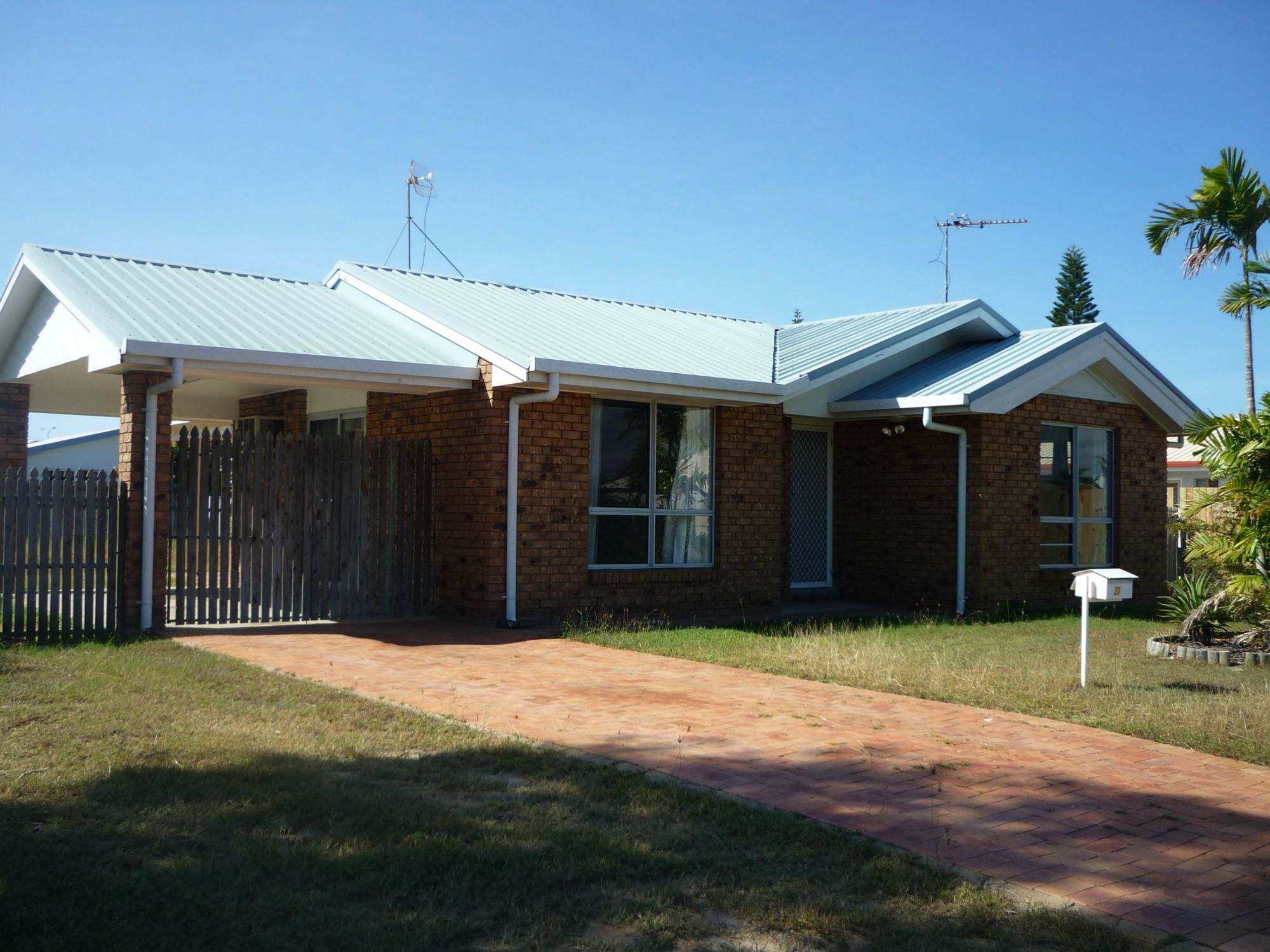 21 Doncaster Way, MOUNT LOUISA QLD 4814