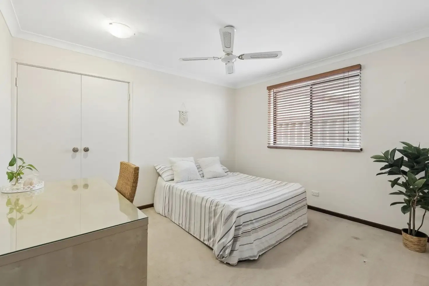 38 Bridgewater Dr Kallaroo WA 6025
